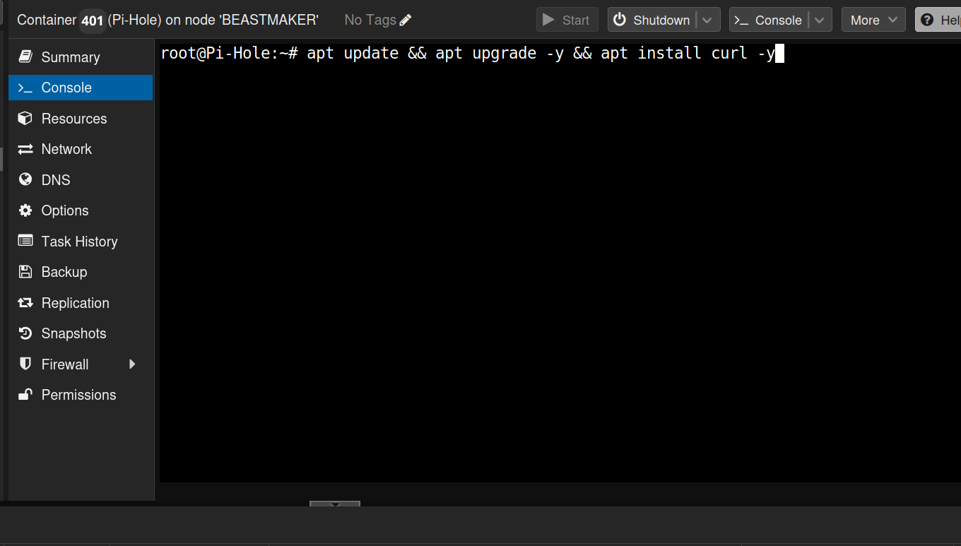 Mise à jour du système et installation de curl