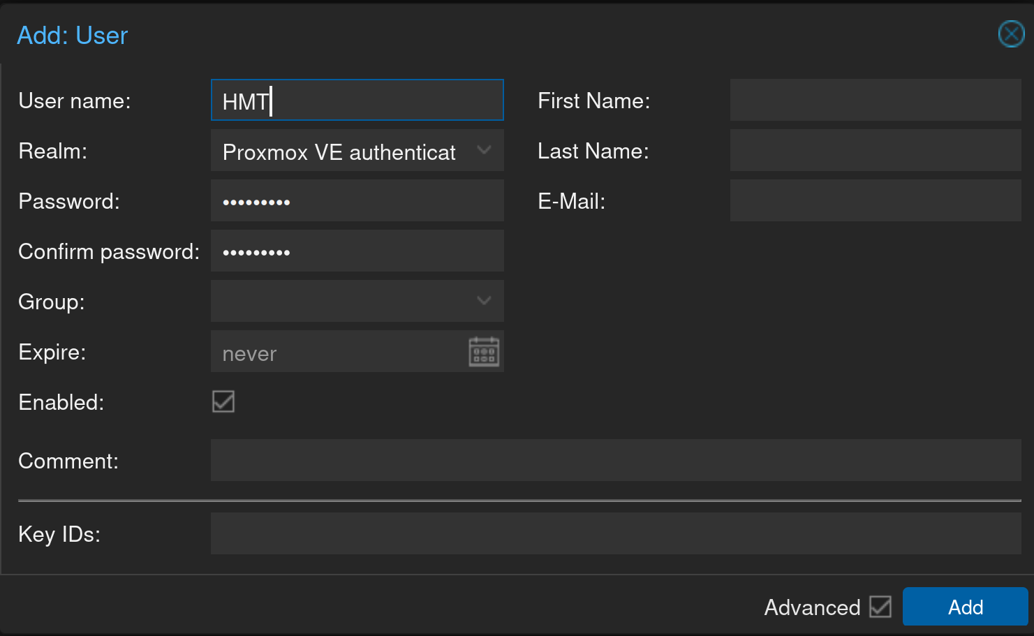 Formulaire de création d'utilisateur avec les champs User name, Realm et Password
